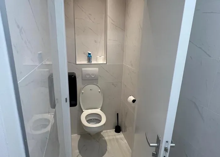 Y Амстердам