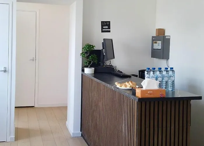 Y Амстердам